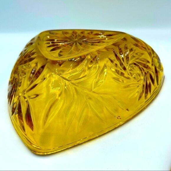 Hazel Atlas Gold Amber Pinwheel Triangle Candy Box w/ Finial Lid - Picture 15 of 15